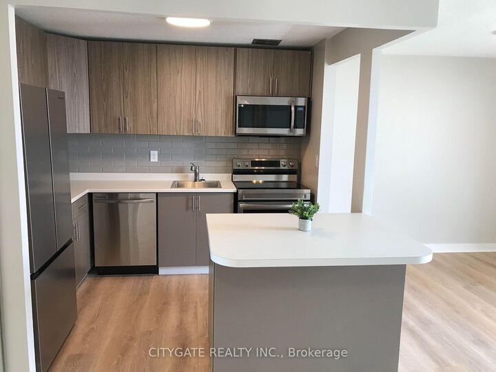 Property Photo: 1100 Caven Street Ph 10 ON L5G 4N3