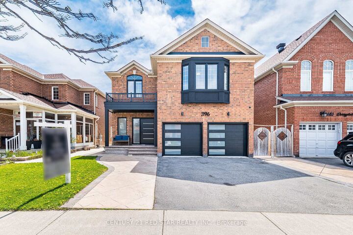 Property Photo: 396 Derrydale Drive ON L5W 0E1