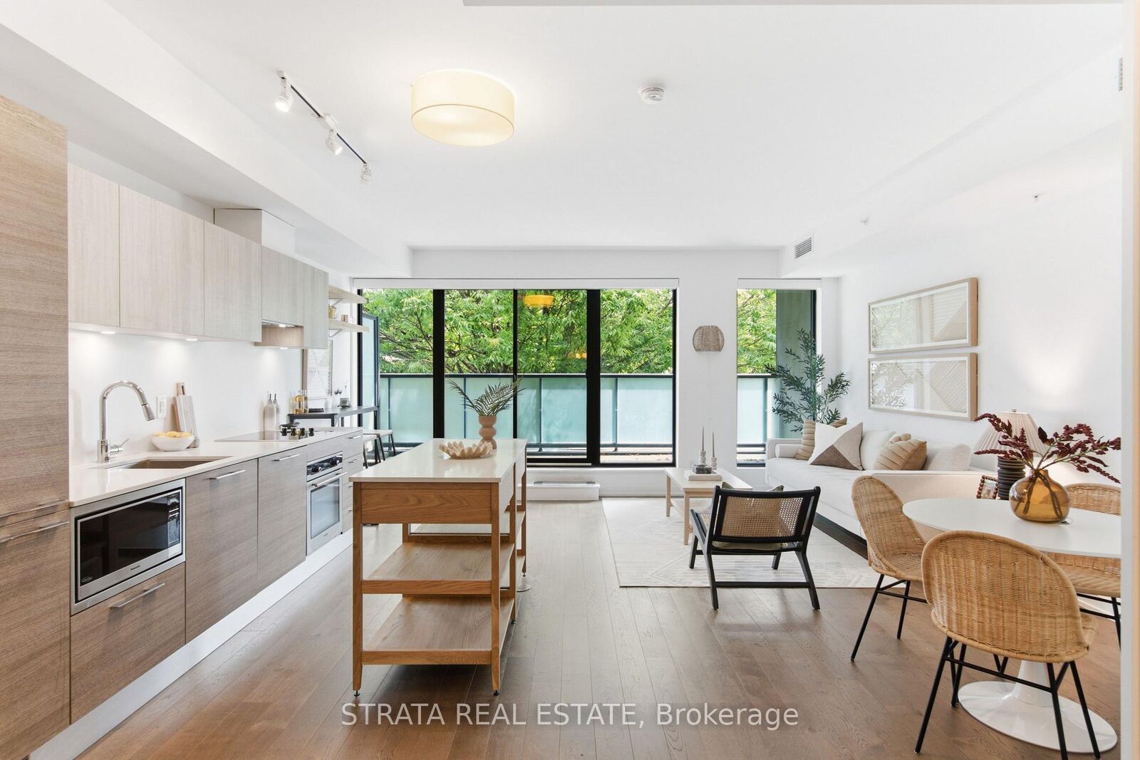 Property Photo: 530 Indian Grove 302 ON M6P 0B3