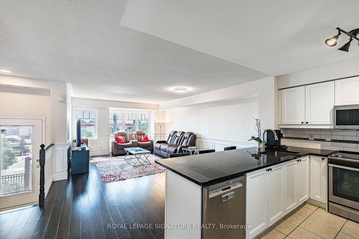 Property Photo: 3985 Eglinton Avenue W 17 ON L5M 0E8