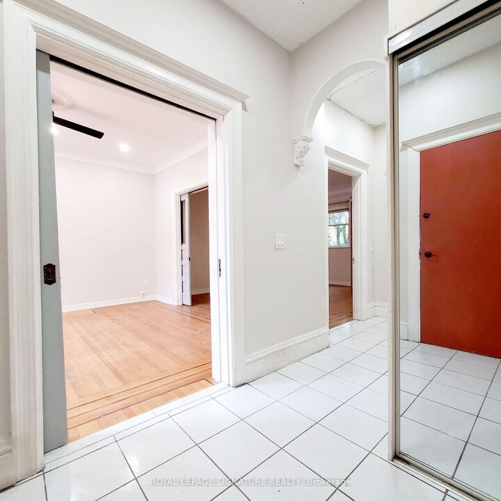 Property Photo: 116 Fairholt Road S 2 ON L8M 2T7