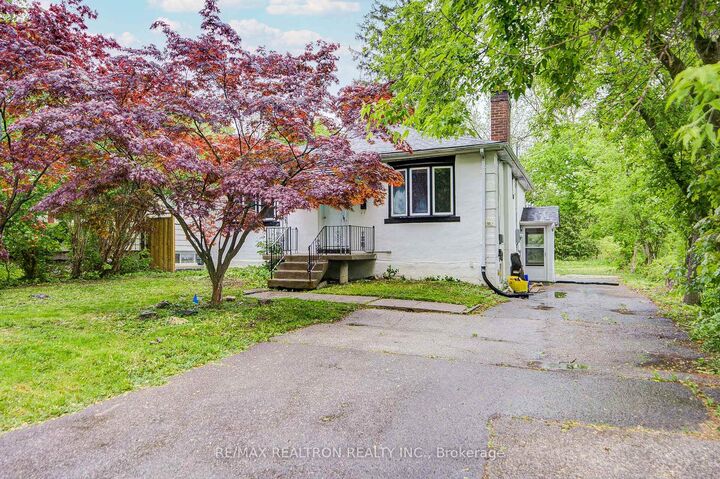 Property Photo: 95 Roseview Avenue ON L4C 1C6