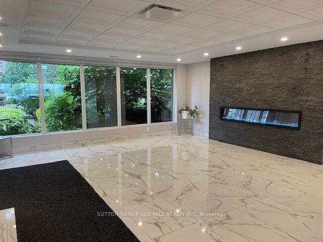 Property Photo: 115 Hillcrest Avenue 1216 ON L5B 3Y9