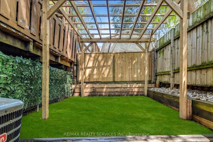 Property Photo:  827 Craven Road  ON M4L 2Z7 