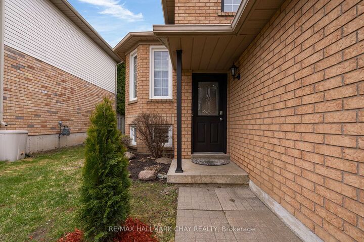 Property Photo: 222 Wessenger Drive ON L4N 8R4
