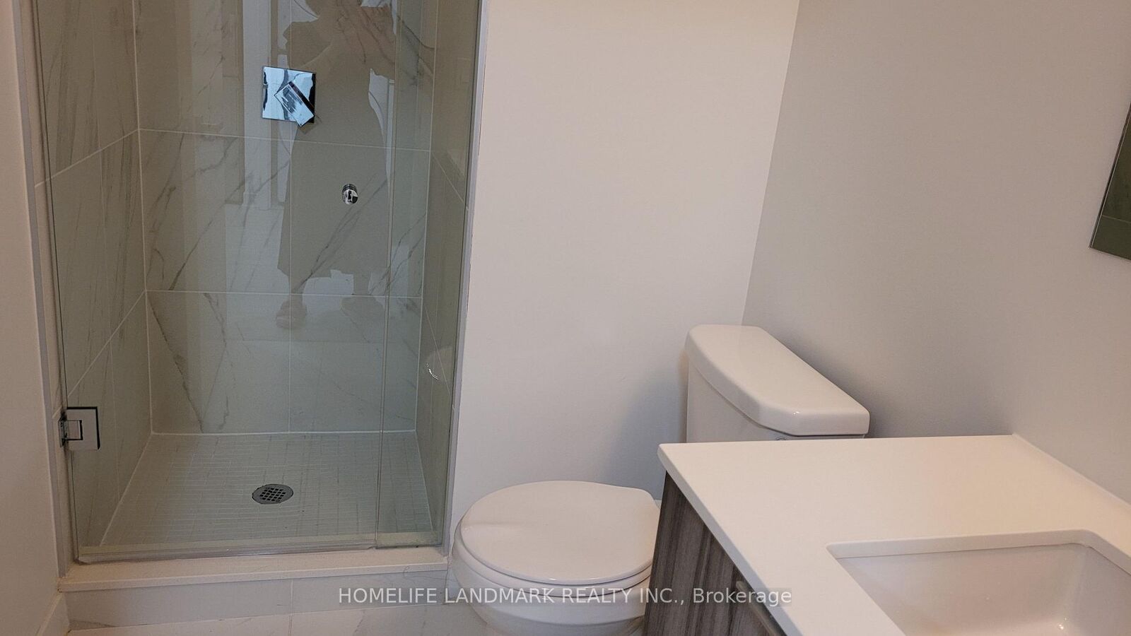 Property Photo: 31 Tippett Road Suite 560 ON M3H 0C8