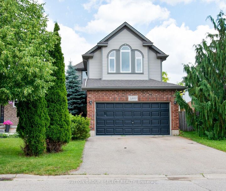 1893 Stackhouse Crescent — photo 1