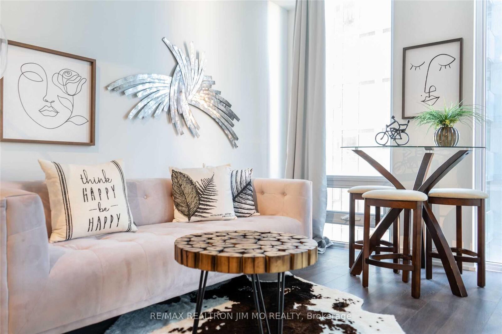 Property Photo: 28 Wellesley Street E 706 ON M4Y 0C4