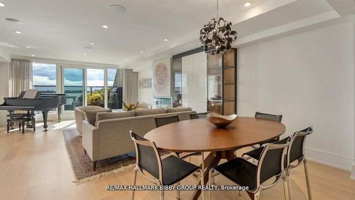 Property Photo: 99 Harbour Square 613 ON M5J 2H2