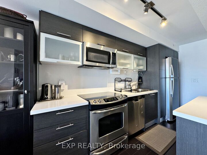 Photo de la propriété: 386 Yonge Street 2705 ON M5B 0A5
