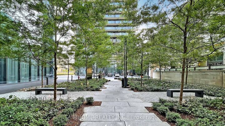Property Photo: 1080 Bay Street 1403 ON M5S 0A5