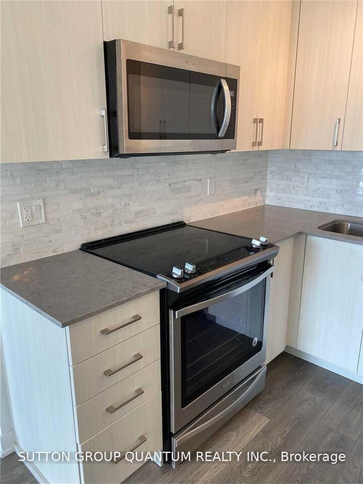 Property Photo: 4655 Glen Erin Drive 1008 ON L5N 3L3