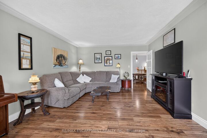 Property Photo:  251 Mackenzie Crescent  ON N3W 1A7 