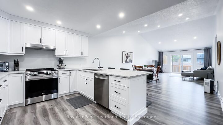 Property Photo: 86 Osborne Street ON L0M 1L0