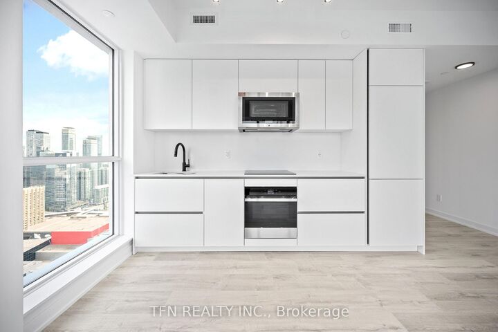 Property Photo: 327 King Street W 4506 ON M5A 0Y5