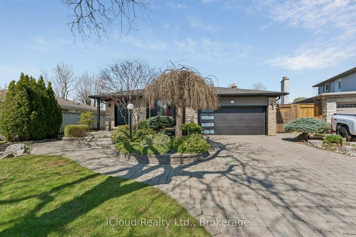43 Ferndale Crescent — photo 1