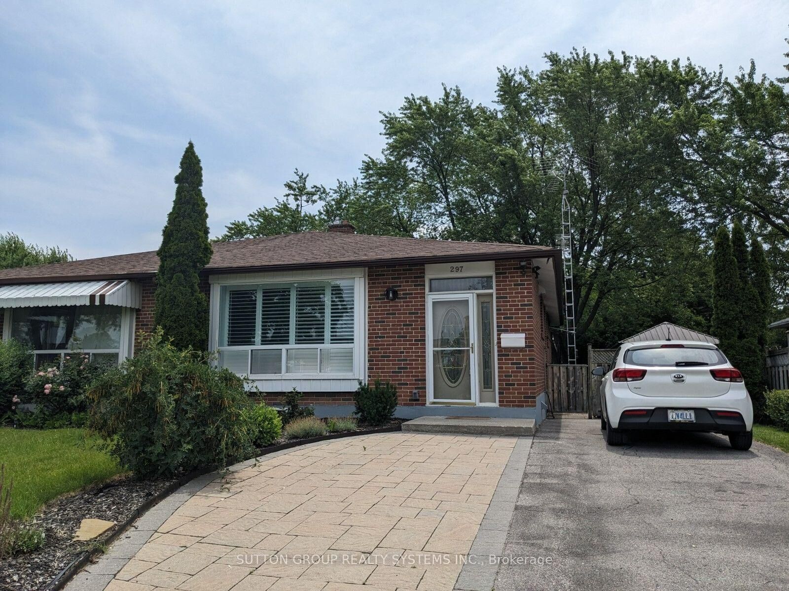Property Photo: 297 Balmoral Drive ON L6T 1V5
