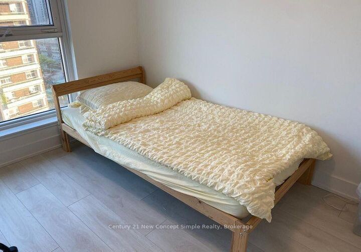 Property Photo: 585 Bloor Street 1121 ON M4W 0B3