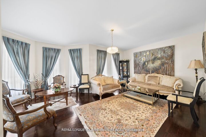 Property Photo: 108 Headwater Crescent ON L4E 0T2