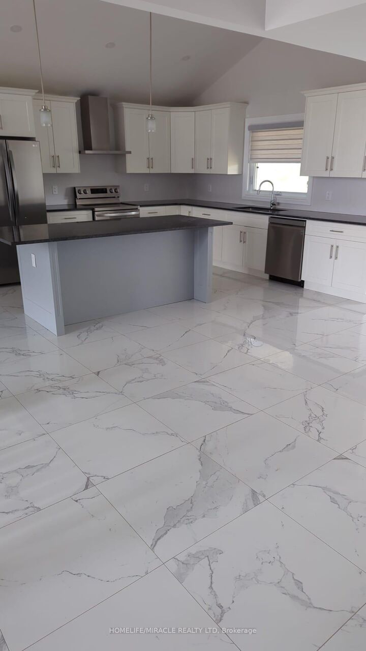 Property Photo: 41 Kingsbridge Drive ON N9V 4A4