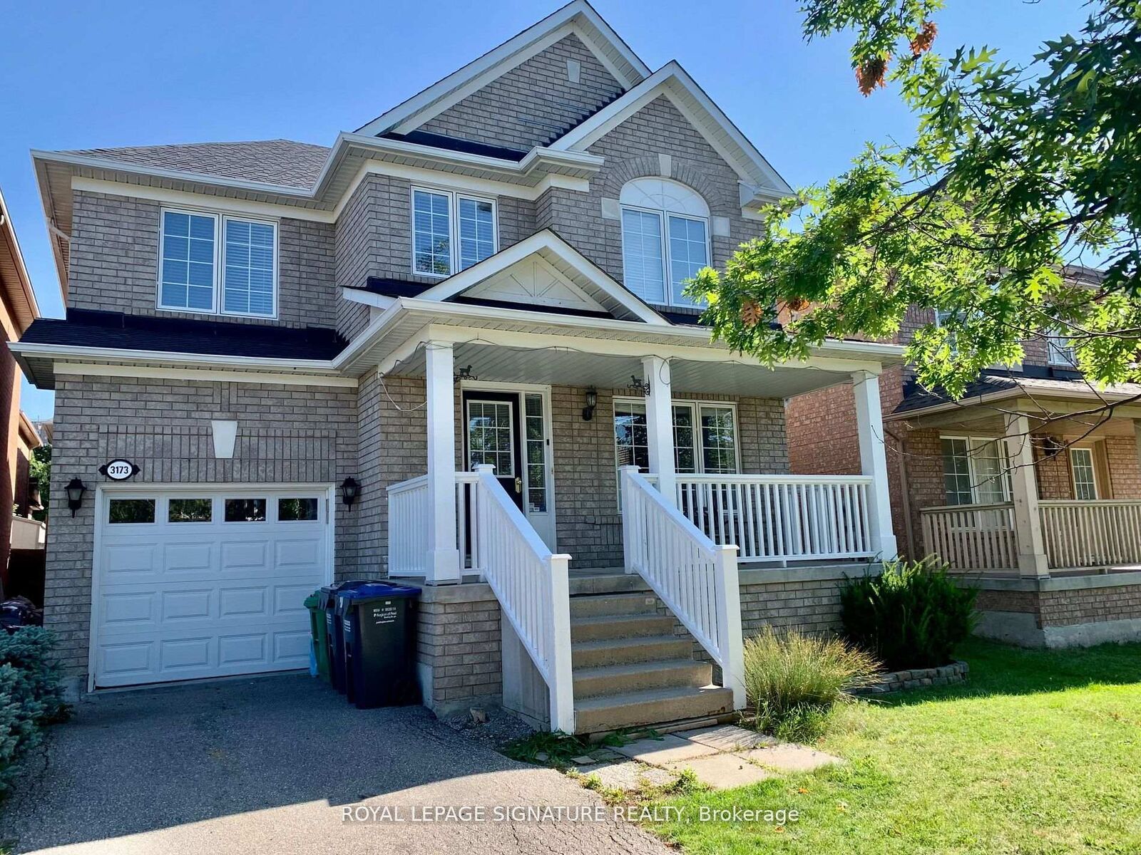 Property Photo: 3173 High Springs Crescent ON L5B 4G6
