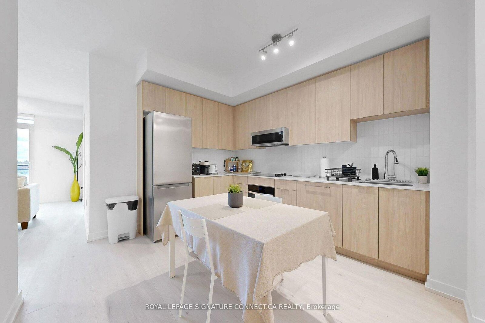 Property Photo: 2501 Saw Whet Boulevard 509 ON L6M 5N2