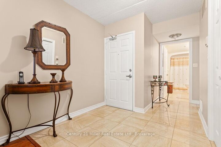 Photo de la propriété:  1450 Bishops Gate 111  ON L6M 4N1 