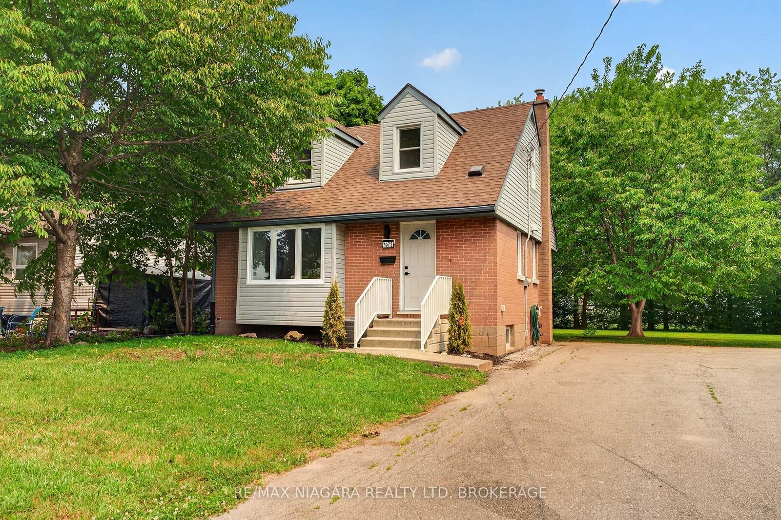 Property Photo: 7072 Dell Avenue ON L2G 4W3