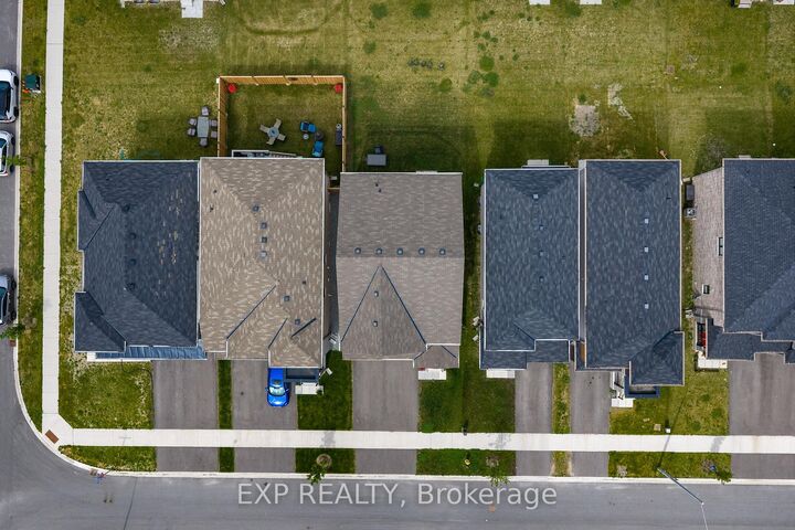 Property Photo: 65 Ever Sweet Way ON L2V 0K8