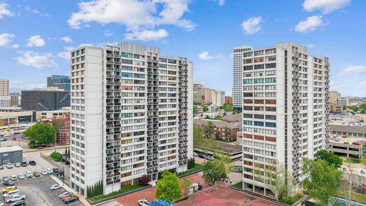 Property Photo: 410 W 7th Street 1422 OK 74119