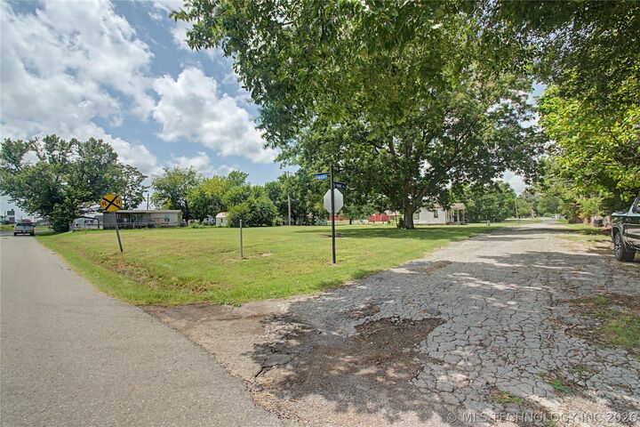 Property Photo:  408 NW Main Street  OK 74426 