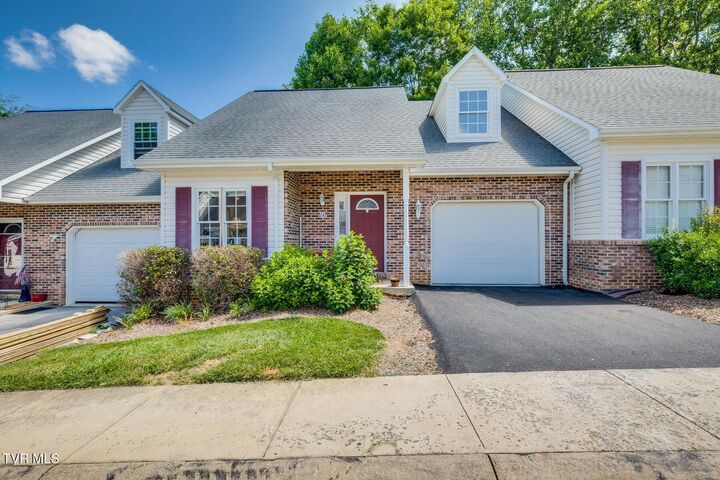 Property Photo: 28 Cherokee Ridge Court TN 37604