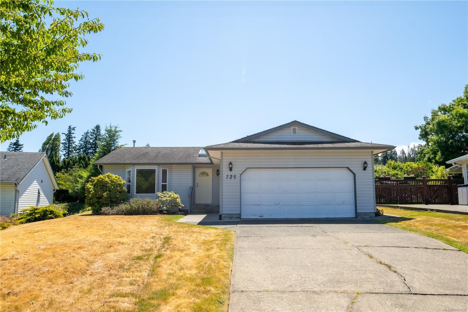 Property Photo: 725 Applegate Rd BC V9W 7A1