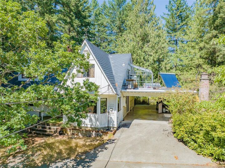 Property Photo: 2792 Holden Corso Rd BC V9X 1N5