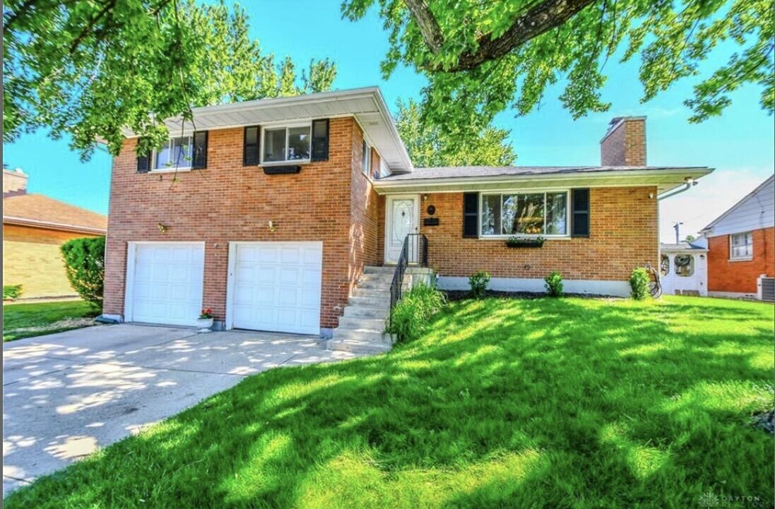 Property Photo:  1118 Sharewood Court  OH 45429 