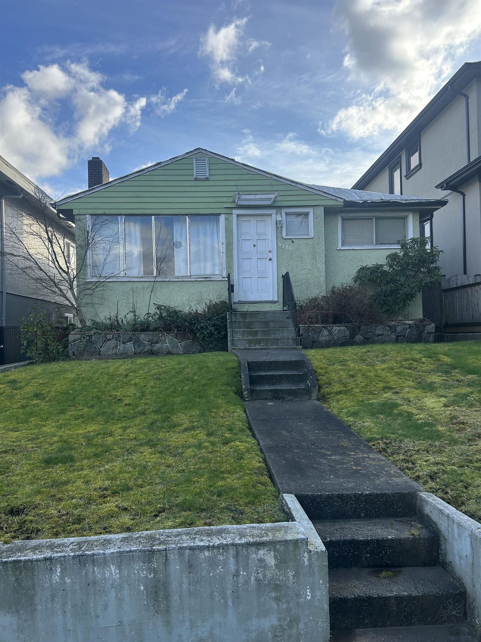 Property Photo: 4386 Oxford Street BC V5C 1E4
