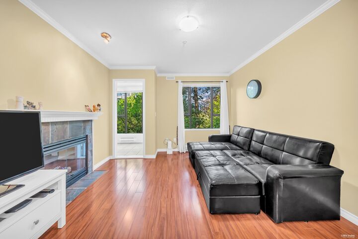 Property Photo: 175 E 10th Street 210 BC V7L 4W1
