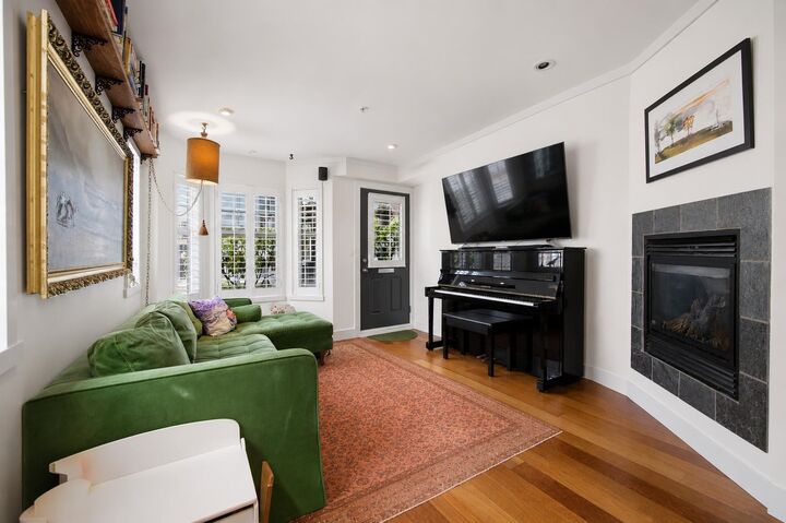 Property Photo: 1642 E Georgia Street 6 BC V5L 2B2