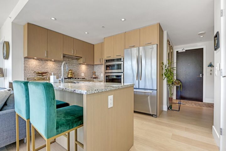 Property Photo: 150 W 15th Street 1401 BC V7M 0C4