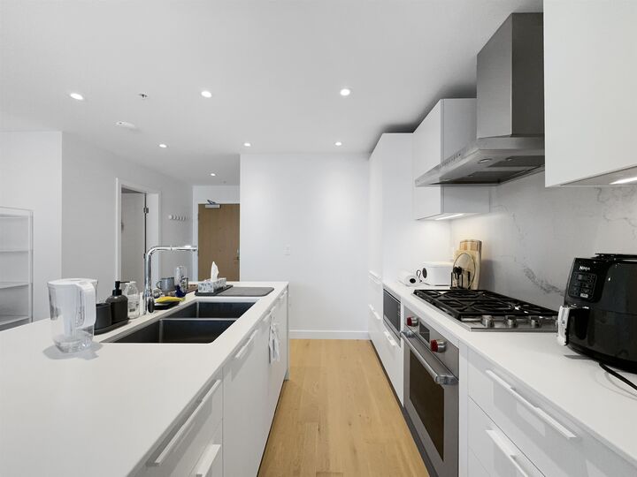 Property Photo: 6699 Dunblane Avenue 33xx BC V5H 0J8