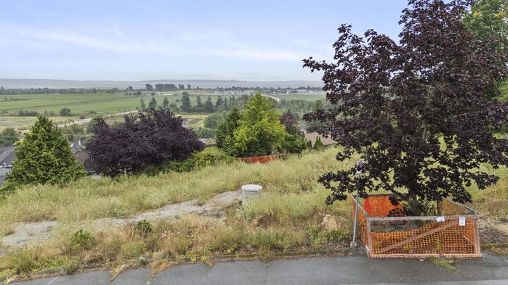 Property Photo: 268 55 Street BC V4M 3J5