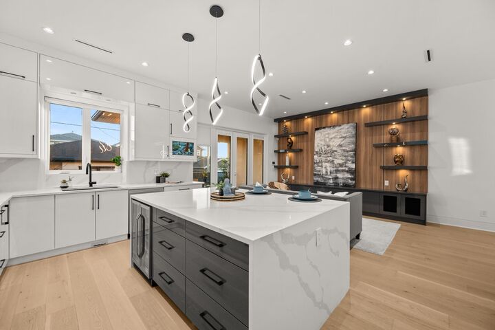 4346 Pender Street — photo 1