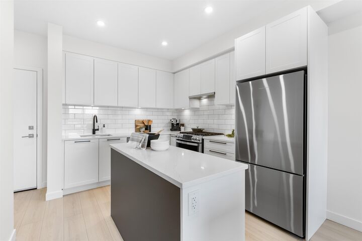 Property Photo: 32174 George Ferguson Way 610 BC V2T 0L3