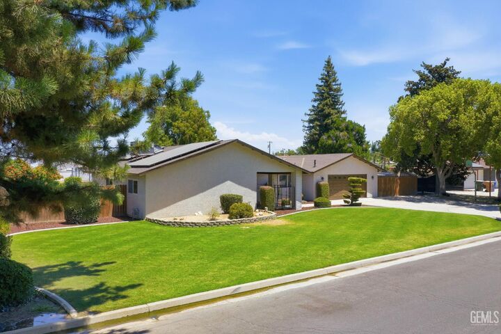 Property Photo: 13038 Appaloosa Avenue CA 93314