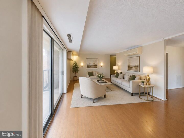 Property Photo: 200 N Pickett Street 207 VA 22304
