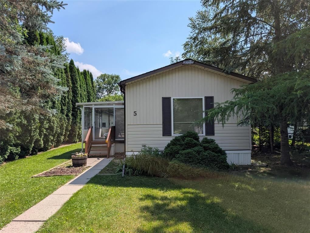 Property Photo: 5 Nature Drive MB R5H 1H2