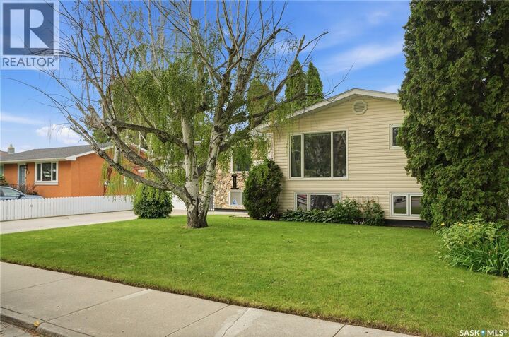 Property Photo:  429 Montreal Avenue S  SK S7M 3L2 