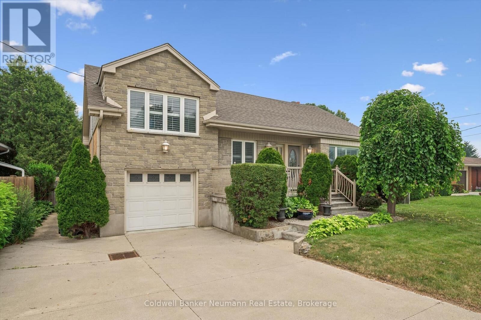 Property Photo:  195 Victoria Road North  ON N1E 5H6 