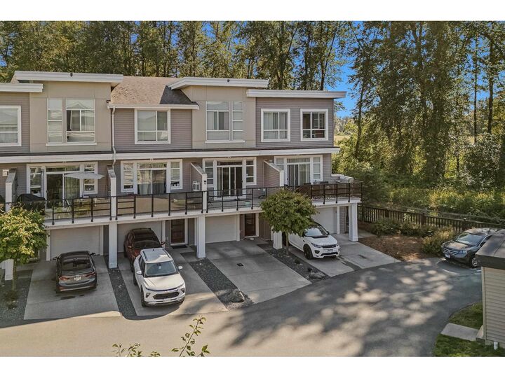 Property Photo: 8413 Midtown Way 9 BC V2P 0G7