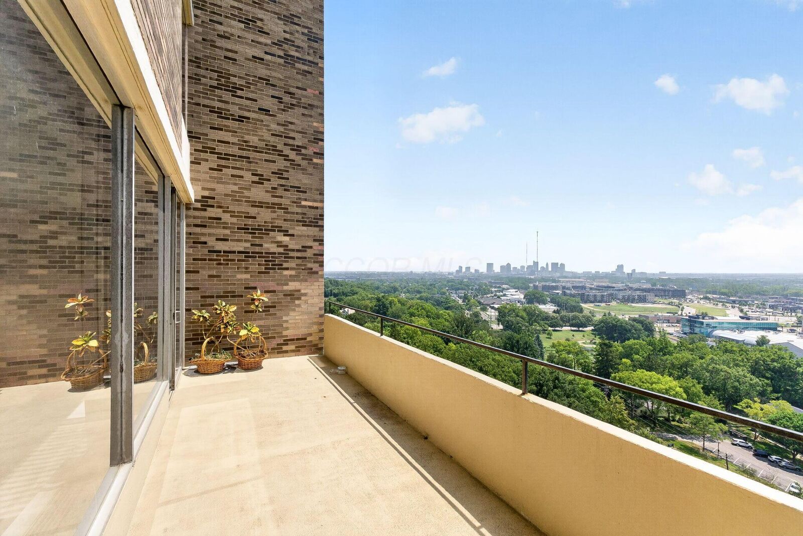 Property Photo: 1000 Urlin Avenue OH 43212